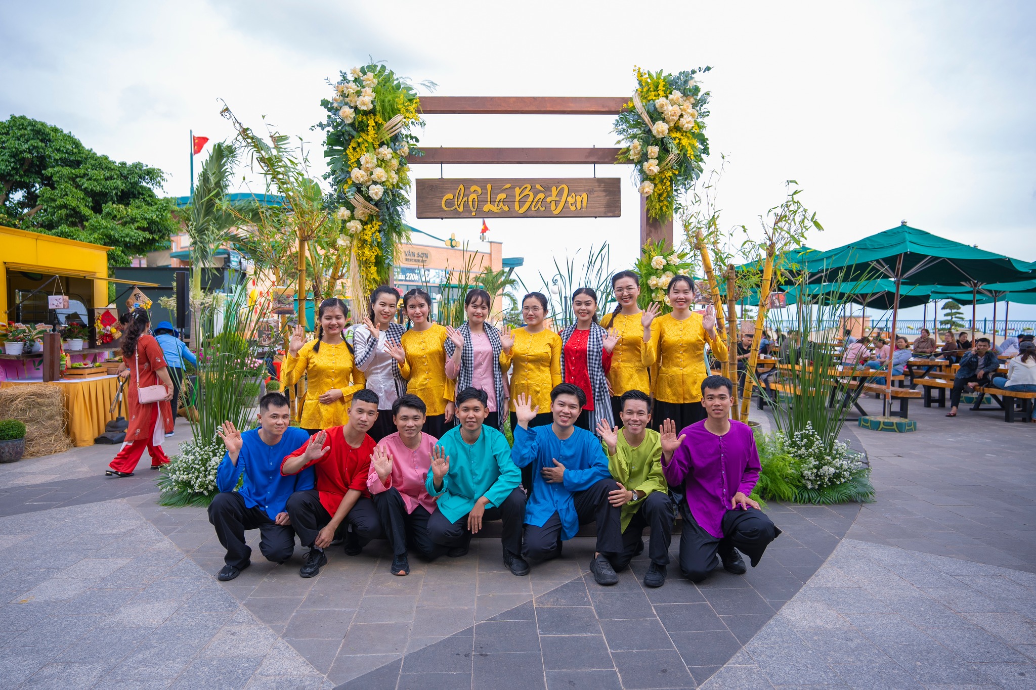 Tây Ninh có gì lạ ? Có “Chợ Lá không”  giống bất kỳ nơi nào  - 2